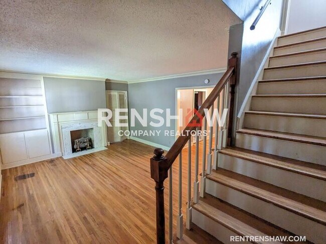 Building Photo - Convenient, 3/2 Home In East Memphis Now A...