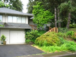 Building Photo - 3 BR Townhome- Wonderful Privacy Deck in Beaverton with 1 Car Garage & A/C!
