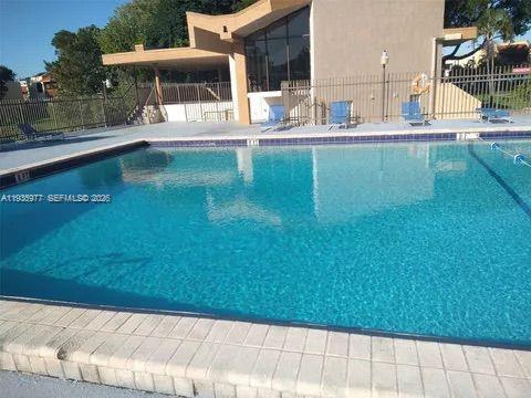 Building Photo - 8897 Fontainebleau Blvd