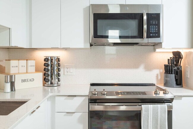 Building Photo - 677-679 Washington Street-SI ID1322145P