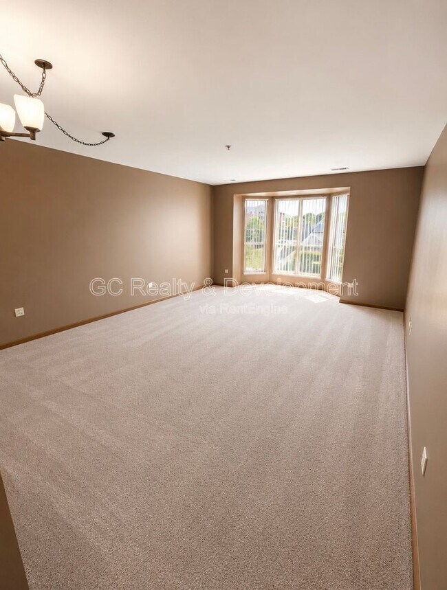 Building Photo - 57 E Hattendorf Ave