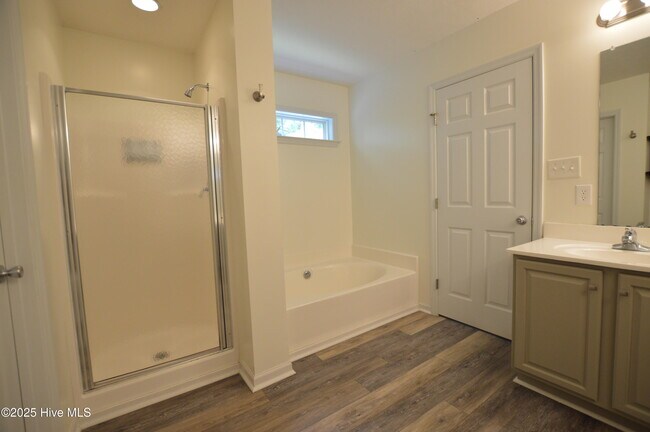 Building Photo - 120 Walnut Hills Dr