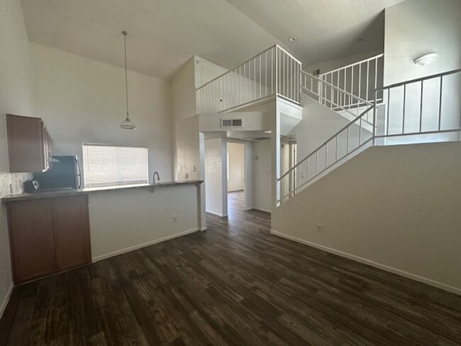 Building Photo - 1 bedroom with loft - or 2nd bedroom - w/d...