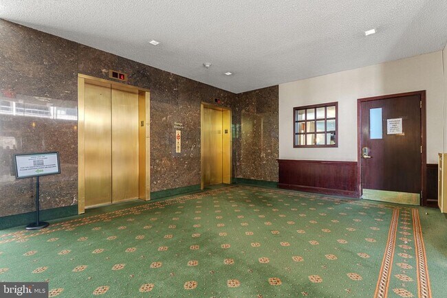 Building Photo - 3701 S George Mason Dr