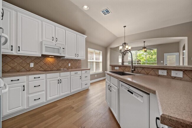 Building Photo - 4617 Kingsway Ln