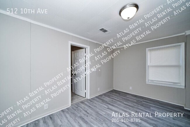 Building Photo - 512 10th Ave