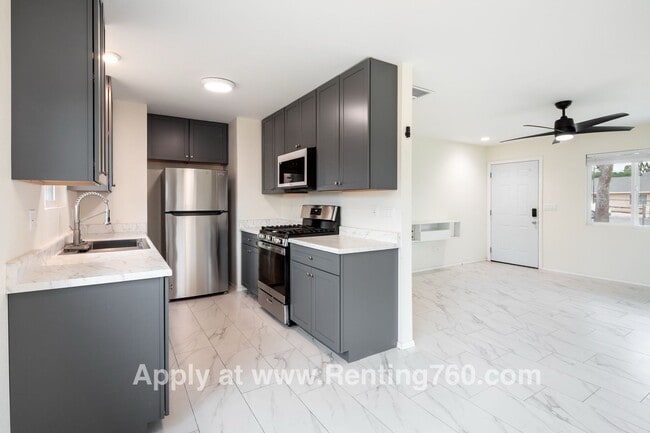 Building Photo - Updated 3 Bed 2 Bath Home Centrally Located!!