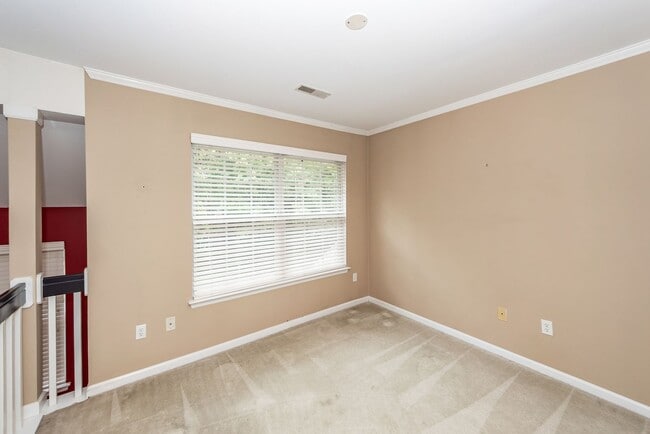 Building Photo - 3 Bedroom 3 Bath Townhome in Persimmon Hil...