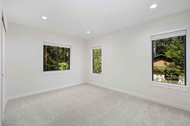 Building Photo - $2595 3 bedroom/2 1/2 bath Clearwood New Construction, Custom Chalet-style Home In Yelm.