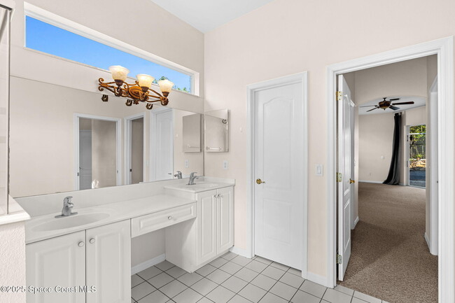 Building Photo - 943 Carriage Hill Rd