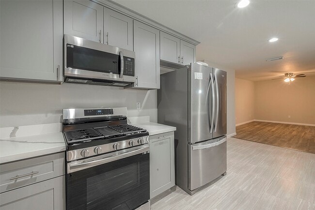 Building Photo - 5755 Heron Dr