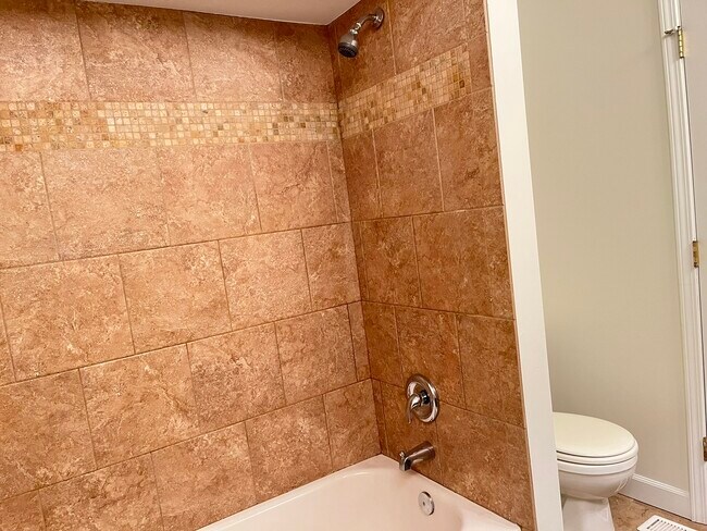 Building Photo - 9 Tower Ct