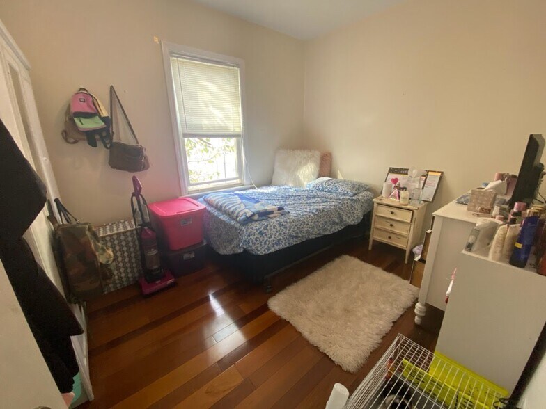 Building Photo - 30 Penn St