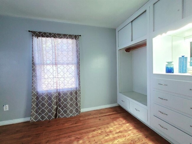 Building Photo - 3512 N Holman Ct