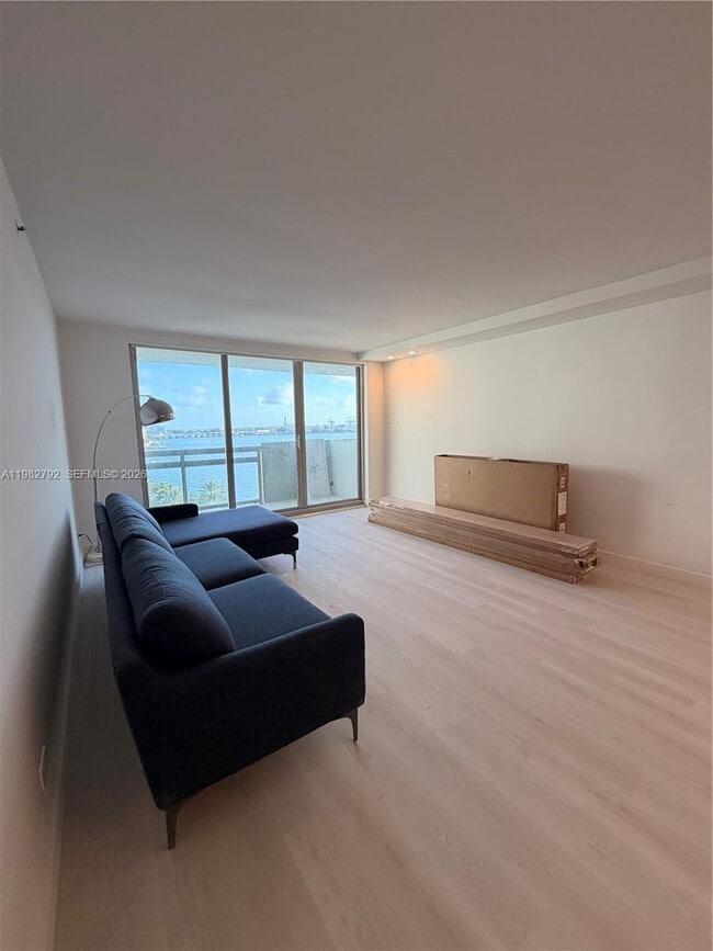 Building Photo - 1500 Bay Rd