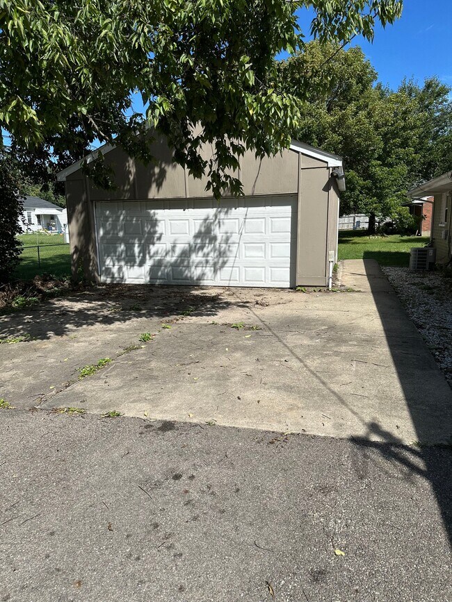 Building Photo - 623 Bonnycastle Ave