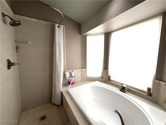 Building Photo - 2724 Monrovia Dr
