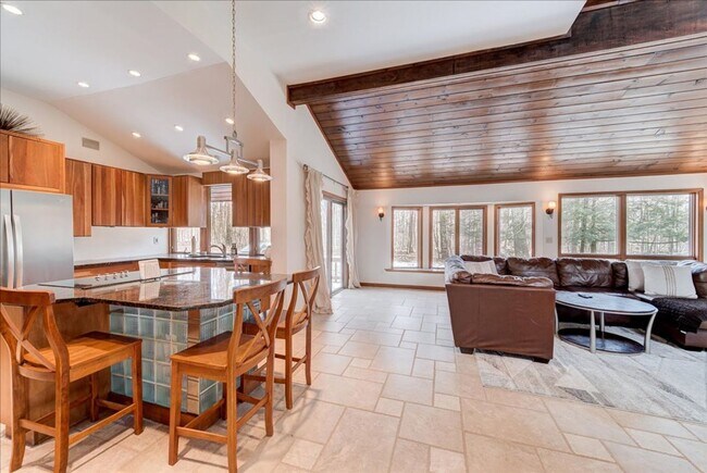 Building Photo - 441 Burlingham Rd