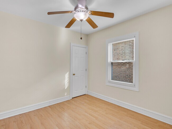 Building Photo - 2516 N Keeler Ave