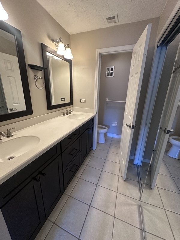 Building Photo - 1155 Charter Oak Ln