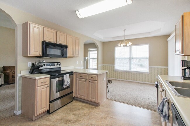 Building Photo - Spacious two-story home in a convenient location