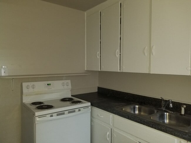 Building Photo - 407 N Lionel St
