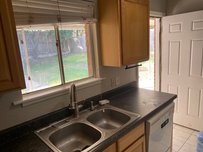 Building Photo - 3216 Urban Crest Dr