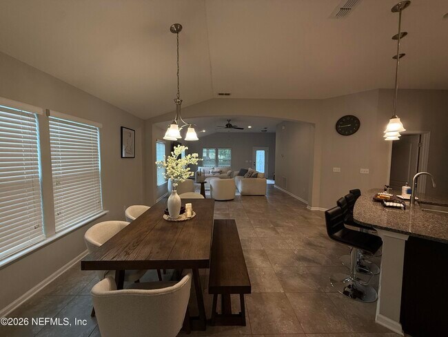 Building Photo - 686 Glendale Ln