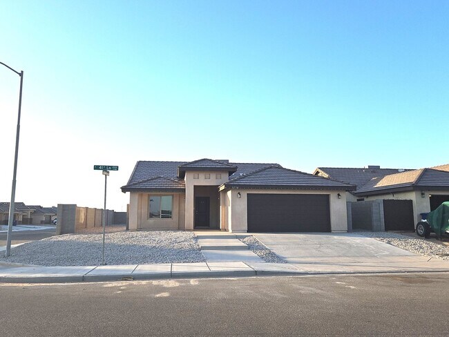 Building Photo - 3 bedroom/2 bath home for Rent