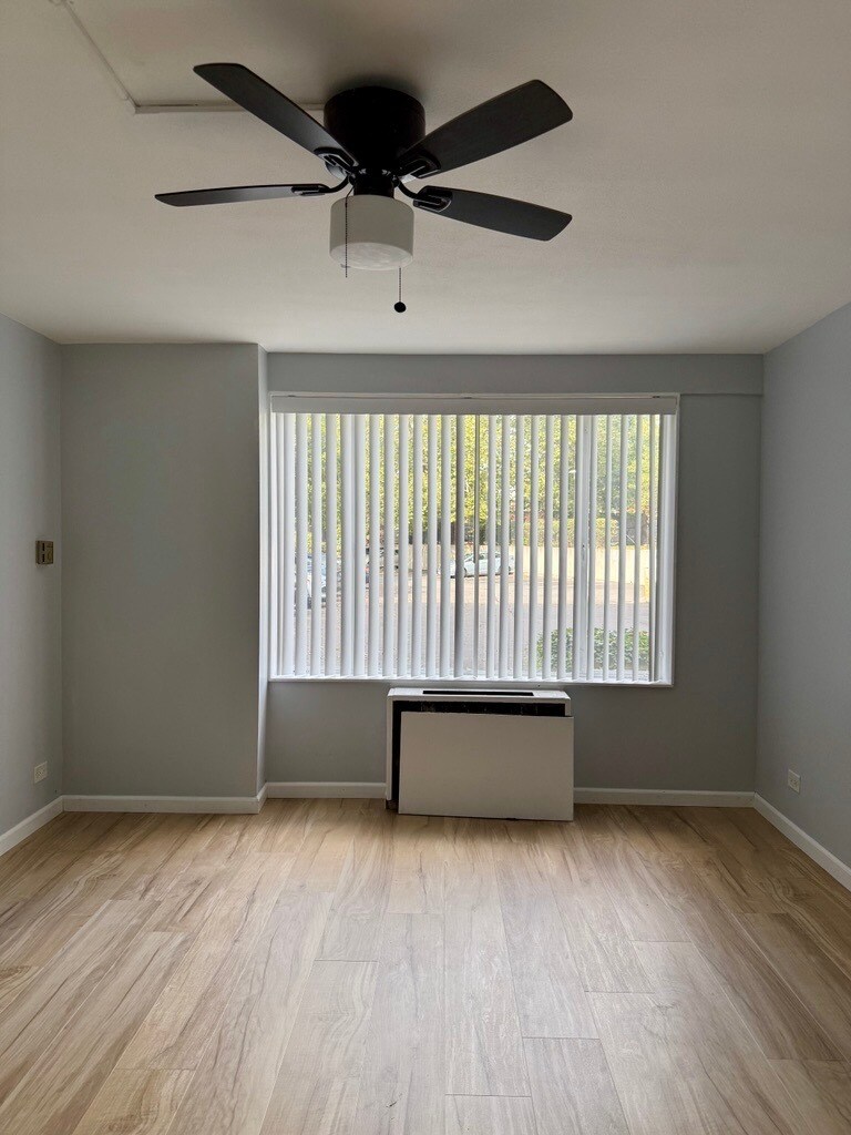 Master bedroom new blinds - 4501 Arlington Blvd