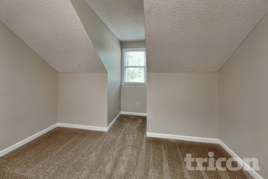 Building Photo - 150 Tanglewood Dr