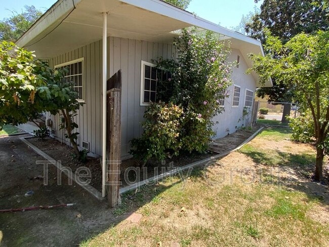 Building Photo - 1434 W Feemster Ave