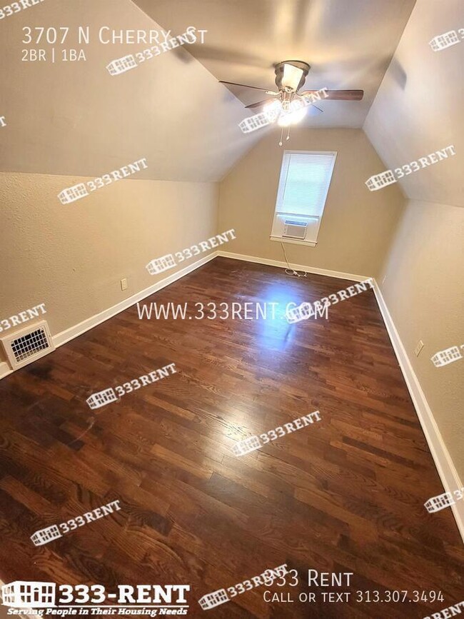 Building Photo - 3707 N Cherry St