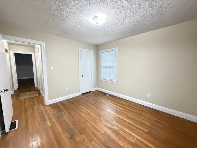 Building Photo - 825 Parkway Dr