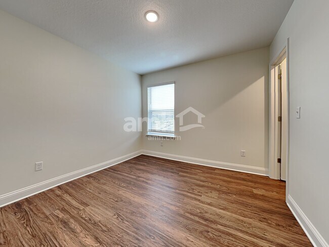 Building Photo - 83 Banyan Forest Drive