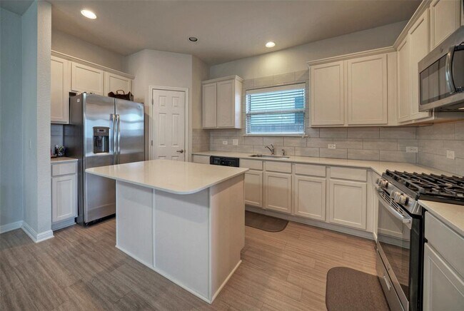 Building Photo - 913 Fortrose Ter