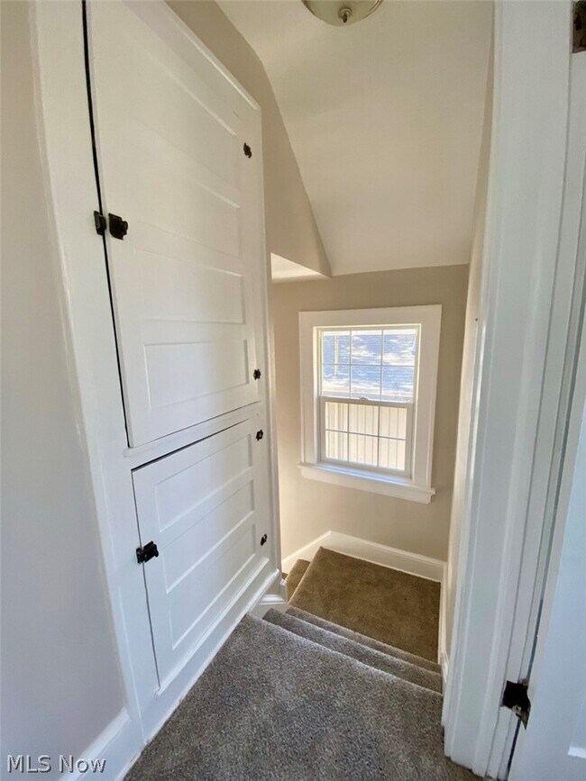 Building Photo - 623 Doris Ave