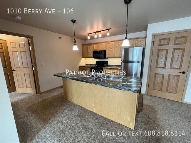 Primary Photo - 1010 Berry Ave