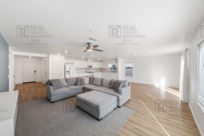 Building Photo - Spacious 4-Bed, 2-Bath Open-Concept Home i...