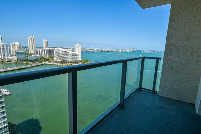 Building Photo - 1155 Brickell Bay Dr