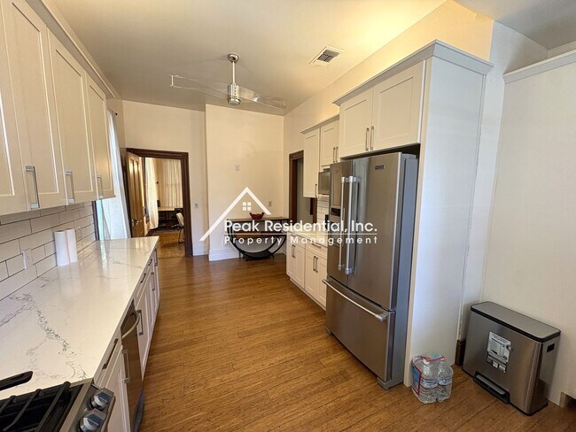 Building Photo - Furnished 1bd/1ba Midtown Duplex!