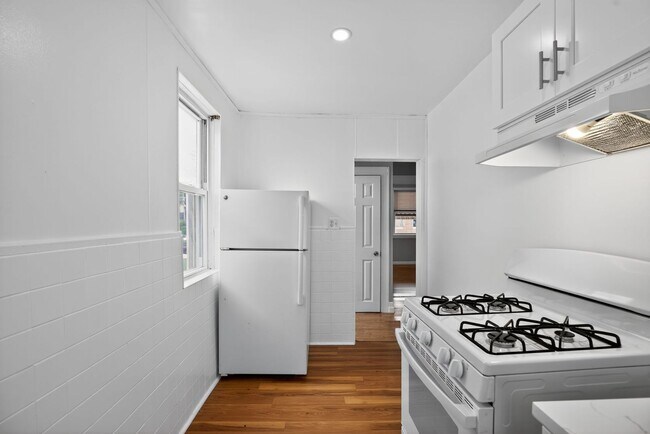 Building Photo - Narcissus