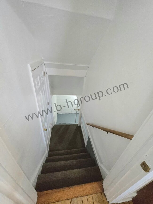 Building Photo - Spacious Single Family Home