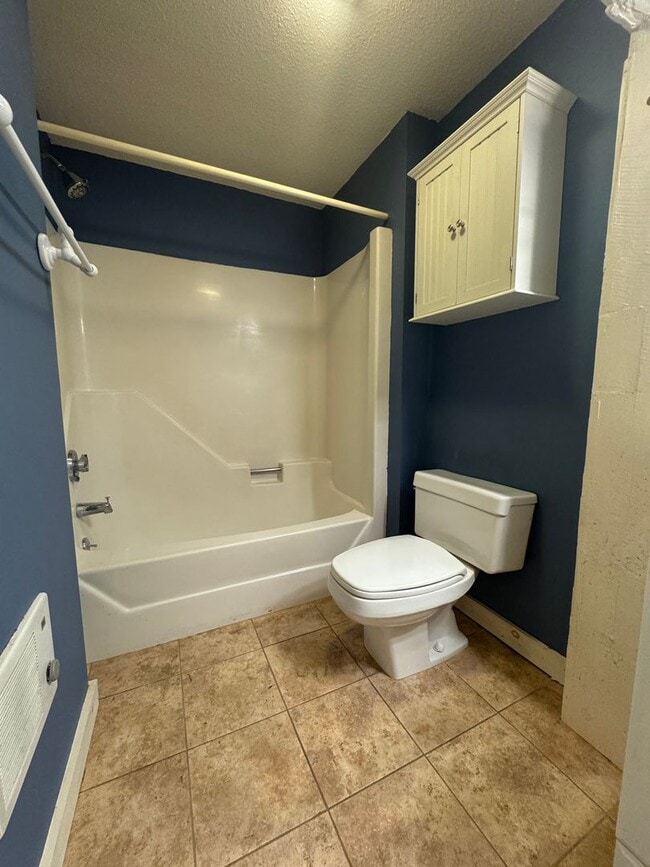Building Photo - 2 bedroom with loft in downtown Quechee