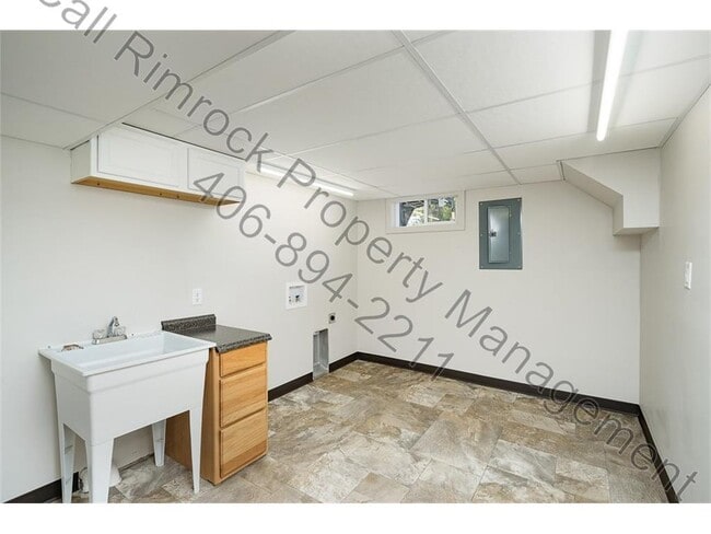 Building Photo - 3329 Poly Dr