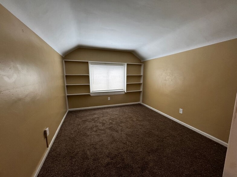 Building Photo - 11092 Engleside St