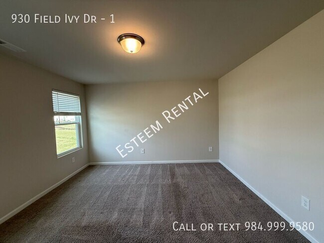 Building Photo - 930 Field Ivy Dr