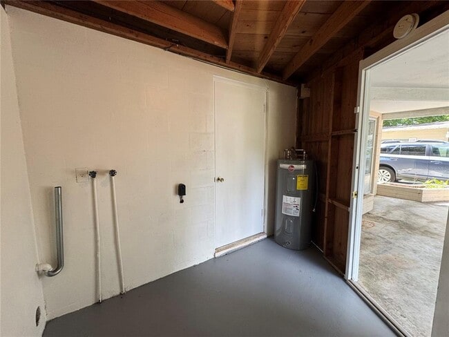 Building Photo - 1307 N Fern Creek Ave