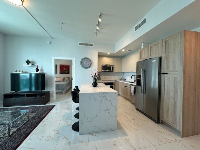 Building Photo - 950 Brickell Bay Dr