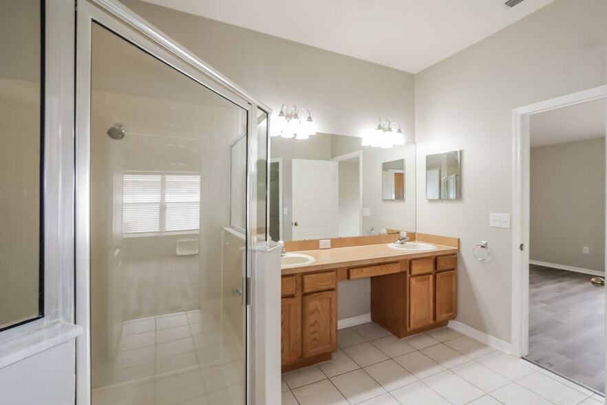 Building Photo - 31248 Shaker Cir